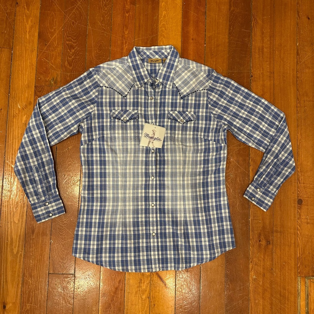 Wrangler blue & white w/ silver sparkle plaid long sleeve snap up shirt. NWT - Picture 7 of 7